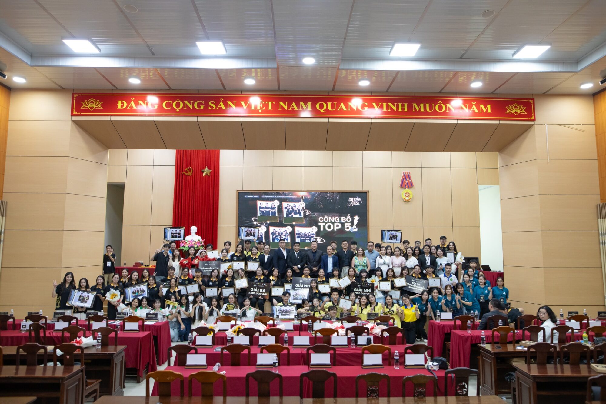 creative-pulse-2025-mettitech-viet-nam-dong-hanh-cung-sinh-vien-kinh-te-hue